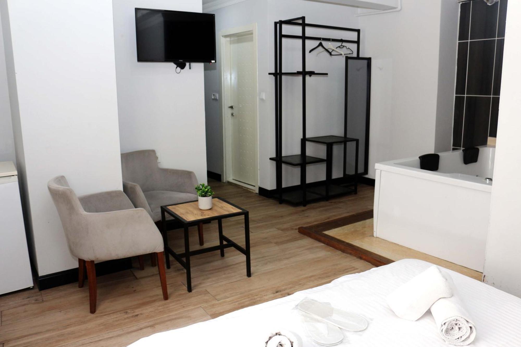 Hotel Biglife *