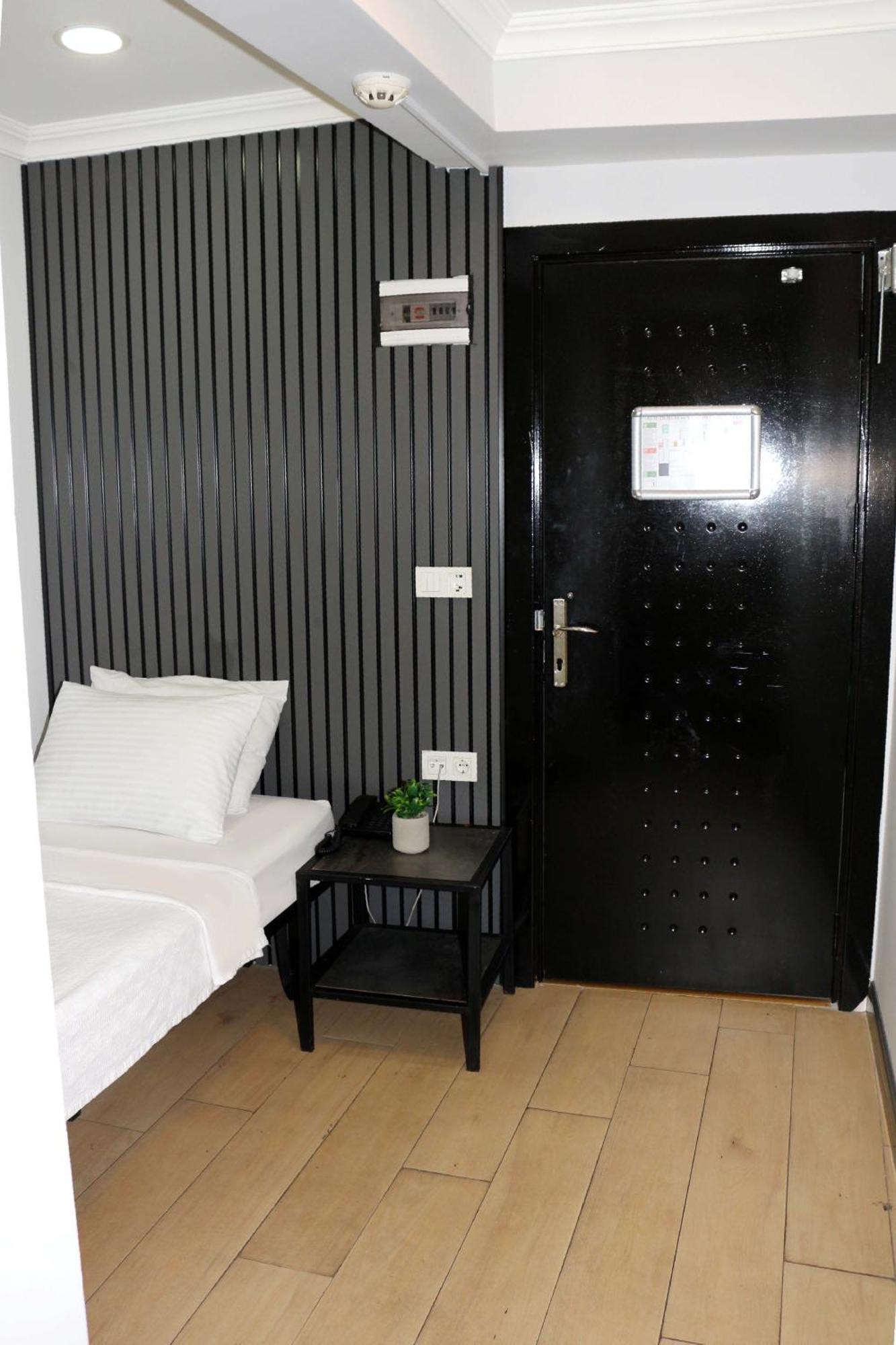 Biglife Hotel *