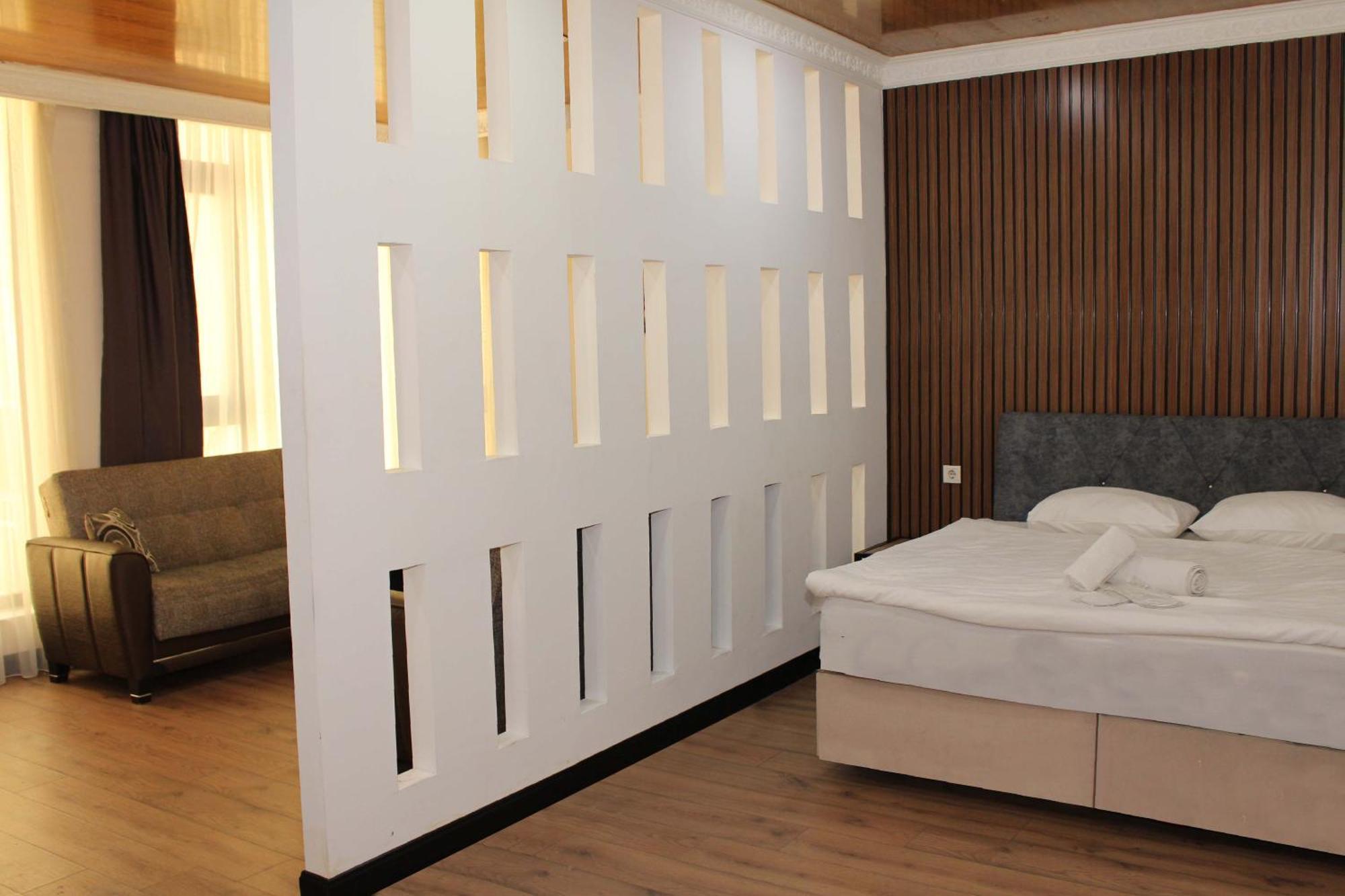 Hotel Biglife